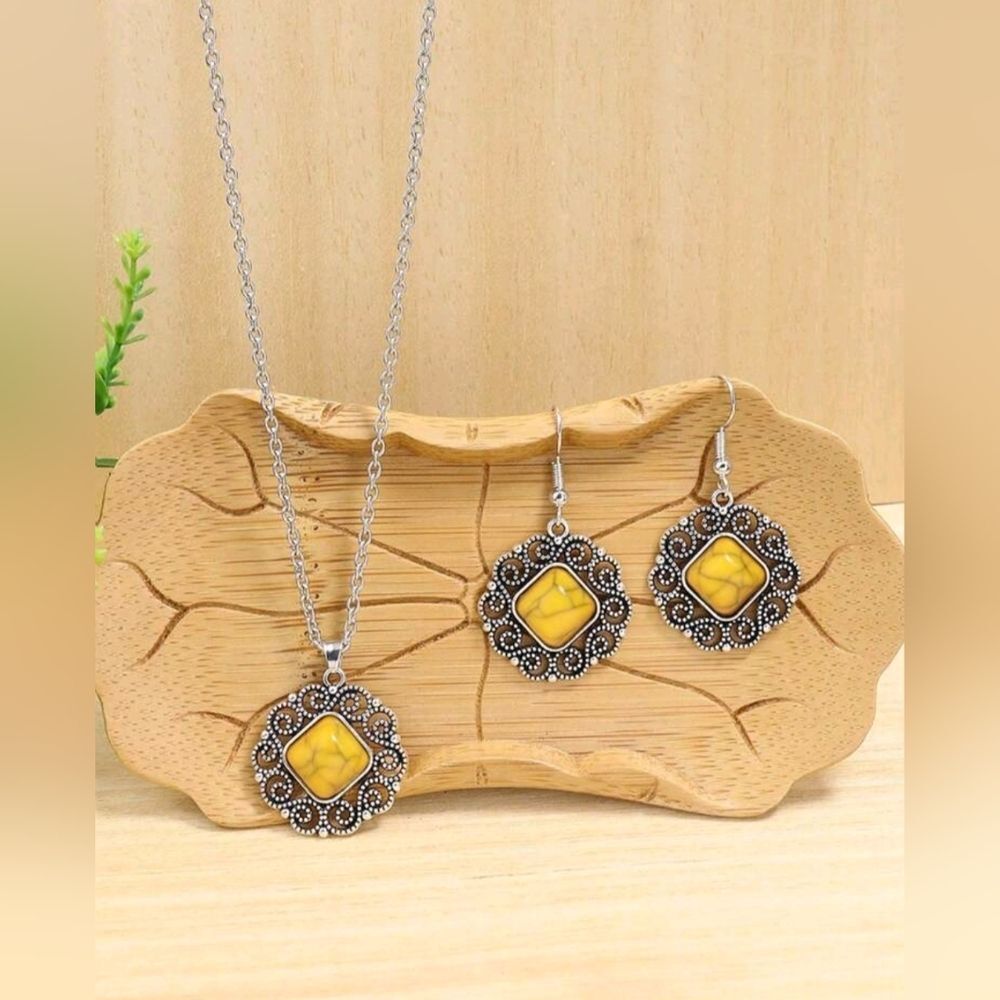 3pc. Vintage Style Necklace & Earrings Set